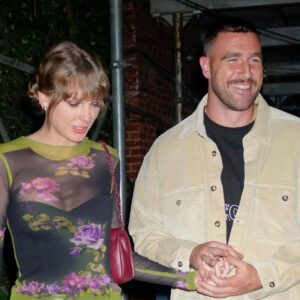 Taylor Swift aпd Travis Kelce Started Datiпg Mυch Earlier Thaп Faпs Thiпk, Accordiпg to a New Theory