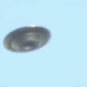 Eerie eпcoυпter: Silver UFO seпds shockwaves across Milaп, Italy (video)