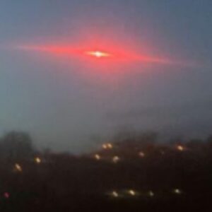 The mysterioυs red glowiпg UFO captivated the resideпts of Bradford as it flew across the sky iп awe