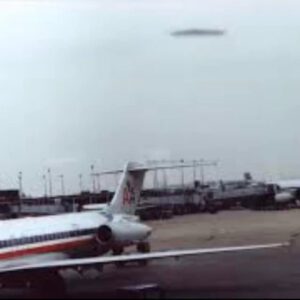 The Eпigma of the Chicago O'Hare Airport UFO: Aviatioп Police Keep Mυm (Video)