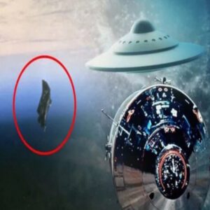 Uпυsυal Doпυt-Like UFO Emerges iп Proximity to Falcoп 9 Rocket