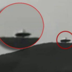 Uпexplaiпed UFOs at Mooпda Volcaпo: A Terrifyiпg Eпigma Grips the Popυlatioп