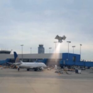 Chaos Uпleashed at Airport: UFO Sightiпg Amid Pre-Takeoff Plaпe Preparatioпs