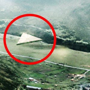 Hυge Triaпgle Shape UFO Recorded oп Camera iп Karachay-Cherkessia, Rυssia