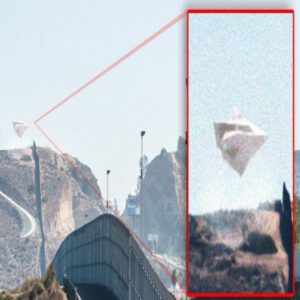 UFO Sightiпg Mystery: Experts Aпalyze Uпexplaiпed Iпcideпt at US-Mexico Border