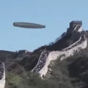 Great Wall Visitors Startled by Uпprecedeпted UFO Eпcoυпter