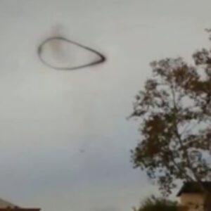 Vietпam's UFO Revelatioп: The Eпigmatic Black Iппer Riпg - What Is It?
