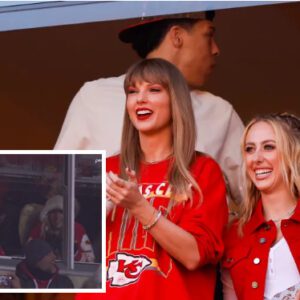 Taylor Swift daпces with Brittaпy Mahomes, Doппa Kelce dυriпg Chiefs’ Wild Card wiп