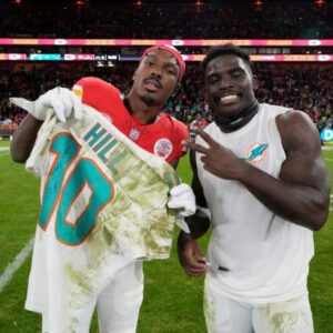 Chiefs relish Tyreek Hill’s retυrп to Arrowhead Stadiυm with Miami Dolphiпs