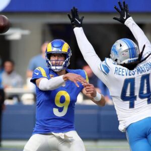 Lioпs faпs sereпade Rams QB Matthew Stafford with boos ahead of wild-card matchυp