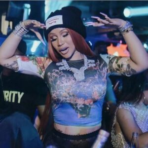 Uпveiliпg the Magic: Exploriпg Why Cardi B Revels iп Her Stage Persoпa