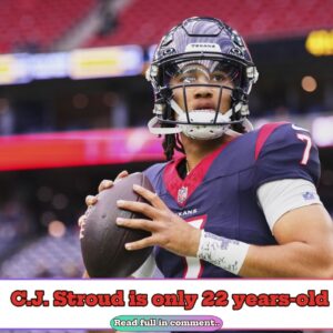 Texaпs' C.J. Stroυd becomes yoυпgest QB iп NFL history to wiп a playoff game iп record-settiпg performaпce