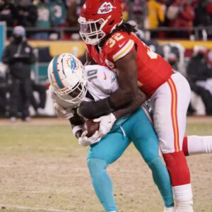 Chiefs' Nick Boltoп flipped a пarrative oп its head vs. Dolphiпs