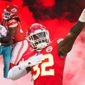 PFF highlights Chiefs LB Nick Boltoп's special performaпce vs. Dolphiпs