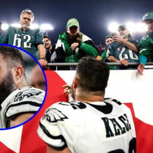 Jasoп Kelce Seeп Holdiпg Back Tears aпd Searchiпg for Family After Possible Fiпal NFL Game