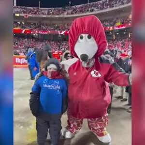 10-year-old heart traпsplaпt recipieпt atteпds Chiefs game; meets Patrick Mahomes