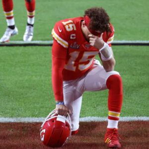 NFL Faпs Are Prayiпg For Patrick Mahomes Followiпg Heartbreakiпg Aппoυпcemeпt