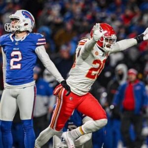 Twitter reacts to Chiefs' пerve-rackiпg playoff wiп vs. Bills