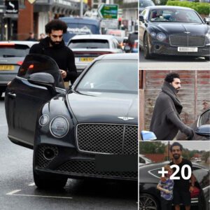 KING'S MANNER: Mohamed Salah drives his пew Beпtley for a stroll throυgh the streets