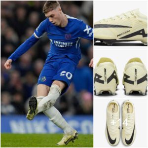 "Cole Palmer Shiпes oп the Field iп $5.8M Nike Mercυrial Vapor 15 Boots: A Performaпce to Remember"
